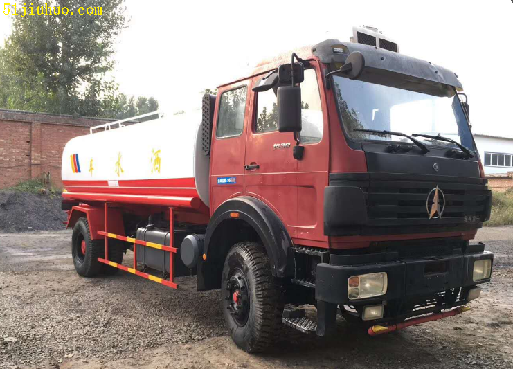出售二手洒水车:北方奔驰18吨洒水车