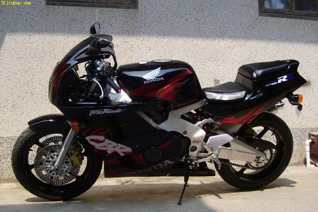 出售本田cbr400公路赛车